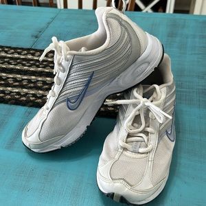 Nike women's Air Impel White Running, activewear Sneakers -size 8